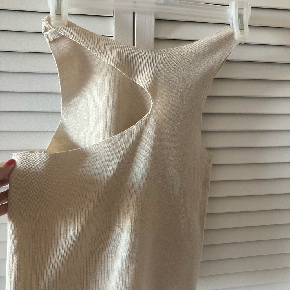 Asymmetric Cut Rib-Knit Tank Top - Picture 2 of 4